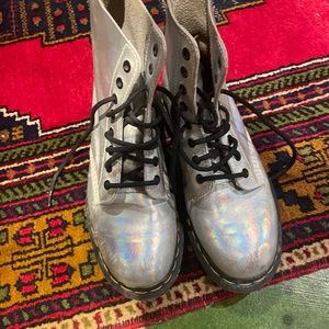 Dr. Martens 1460 SMOOTH LEATHER LACE UP BOOTS METALLIC SILVER